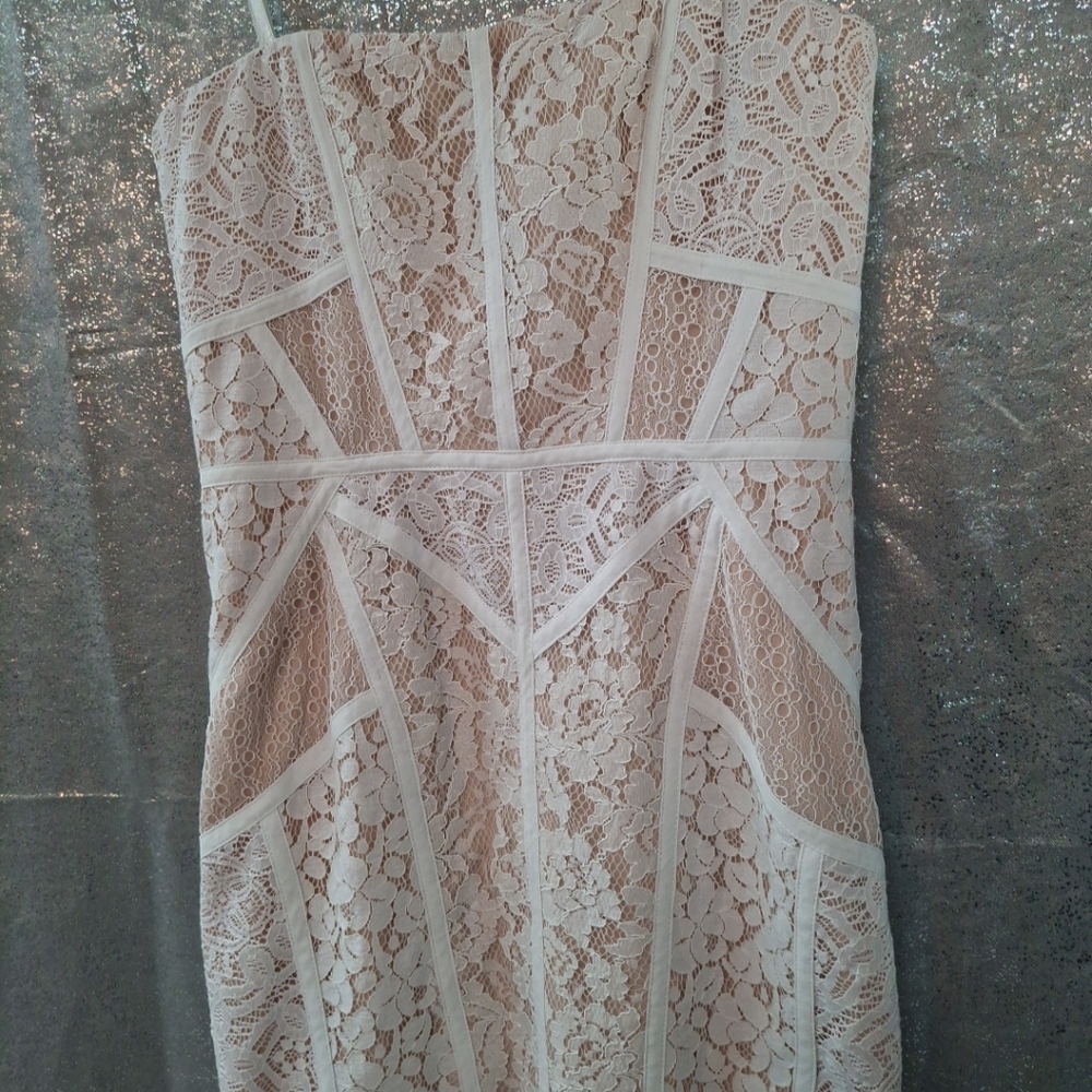 BCBG Maxazria 'Vivienne' white lace dress wedding prom - Picture 3 of 9